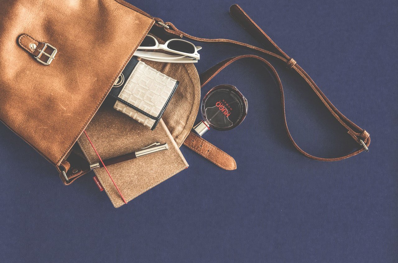 The Art of Accessorizing Your Geneors Outfits