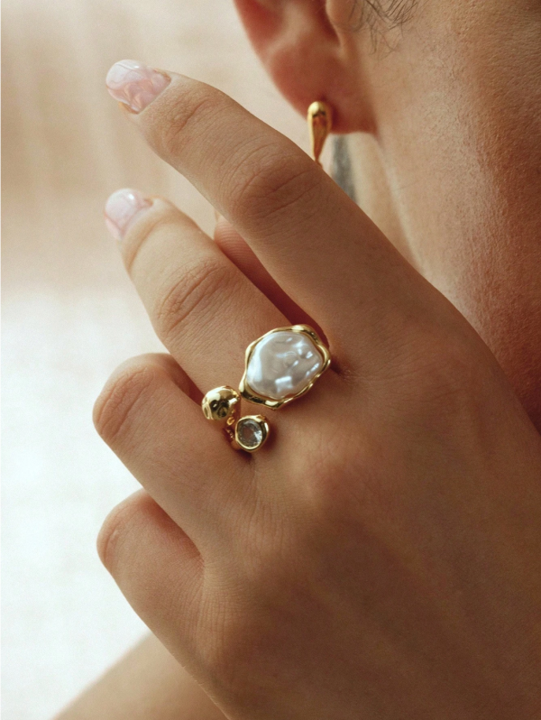 Rhinestone Embellished Ring - Image 3